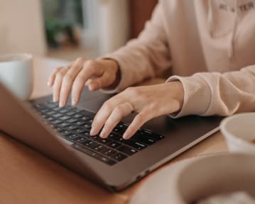 Vilken är den bästa gratis AI CV Maker i Sverige?