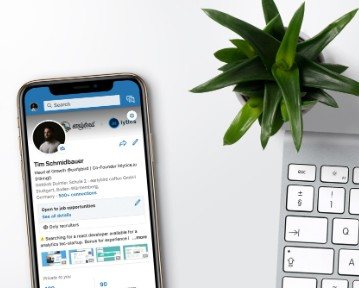 Hur man lägger till ett CV till LinkedIn: Användbara tips och tricks
