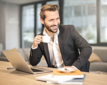 Manager CV Guide: Hur man skriver + exempel för 2025