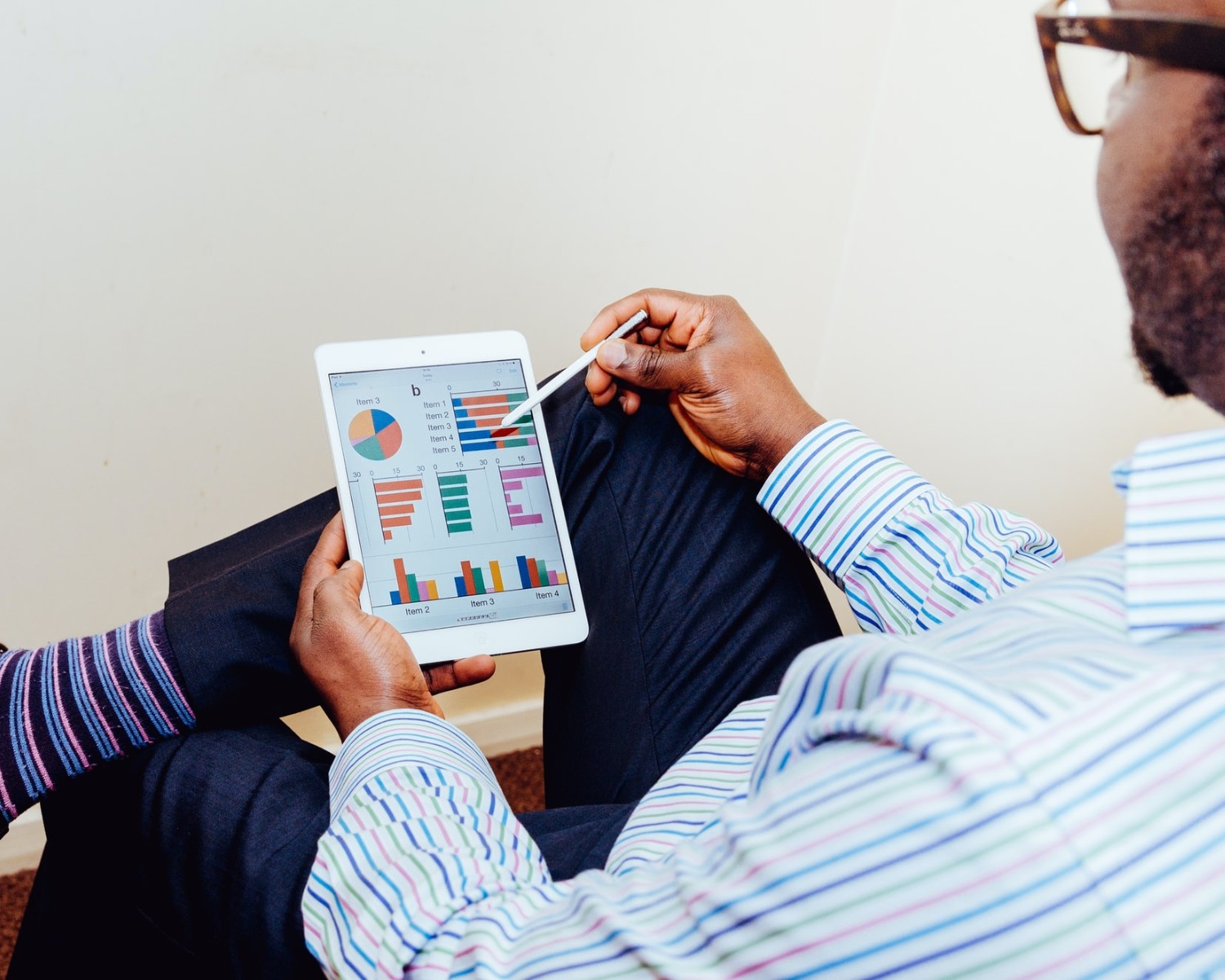 Hur man skriver ett marknadsförings-CV (exempel för 2025)