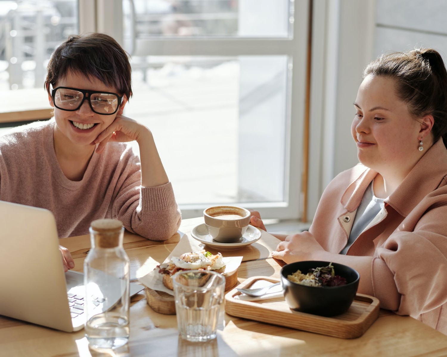 Exempel och guide för supportarbetares CV för 2025